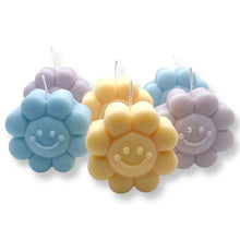 Load image into Gallery viewer, Smiley Daisy